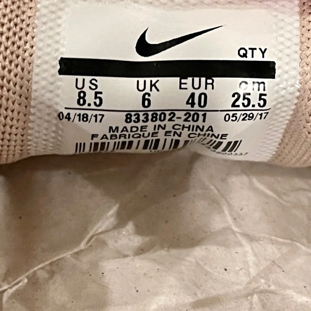 🦘Nike Mayfly Suede Woven Sneakers - Size 8.5 - NWOT🦘 - Picture 6 of 6